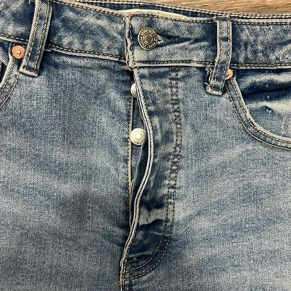 We the free curvy denim distressed button fly jean shorts size 28 - Picture 4 of 7